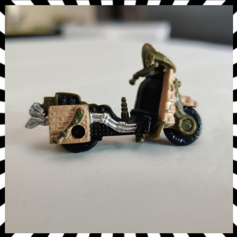 TMNT Mini Mutants "Turtle Transports" Bike (1994)
